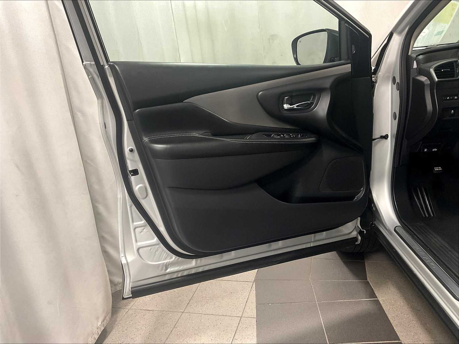2023 Nissan Murano SV photo 9