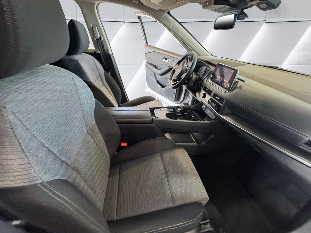 2023 Nissan Rogue SV photo 12