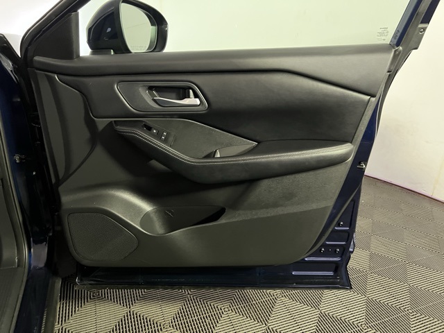 2025 Nissan Rogue SV photo 30