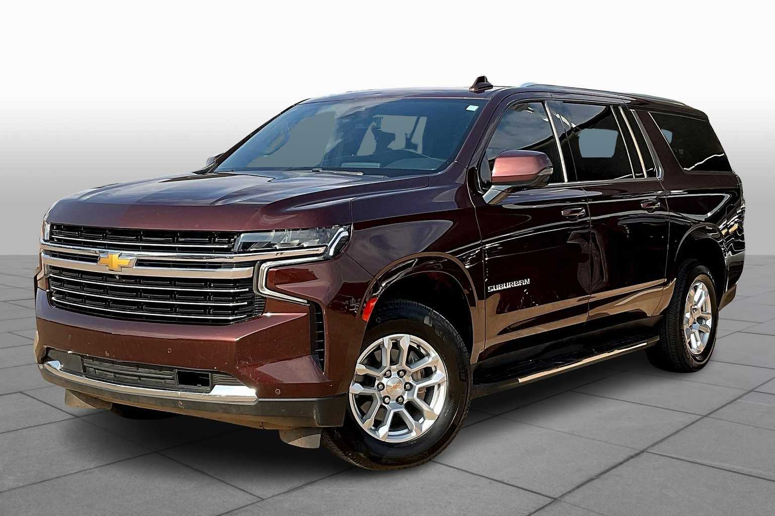 2023 Chevrolet Suburban LT photo 2