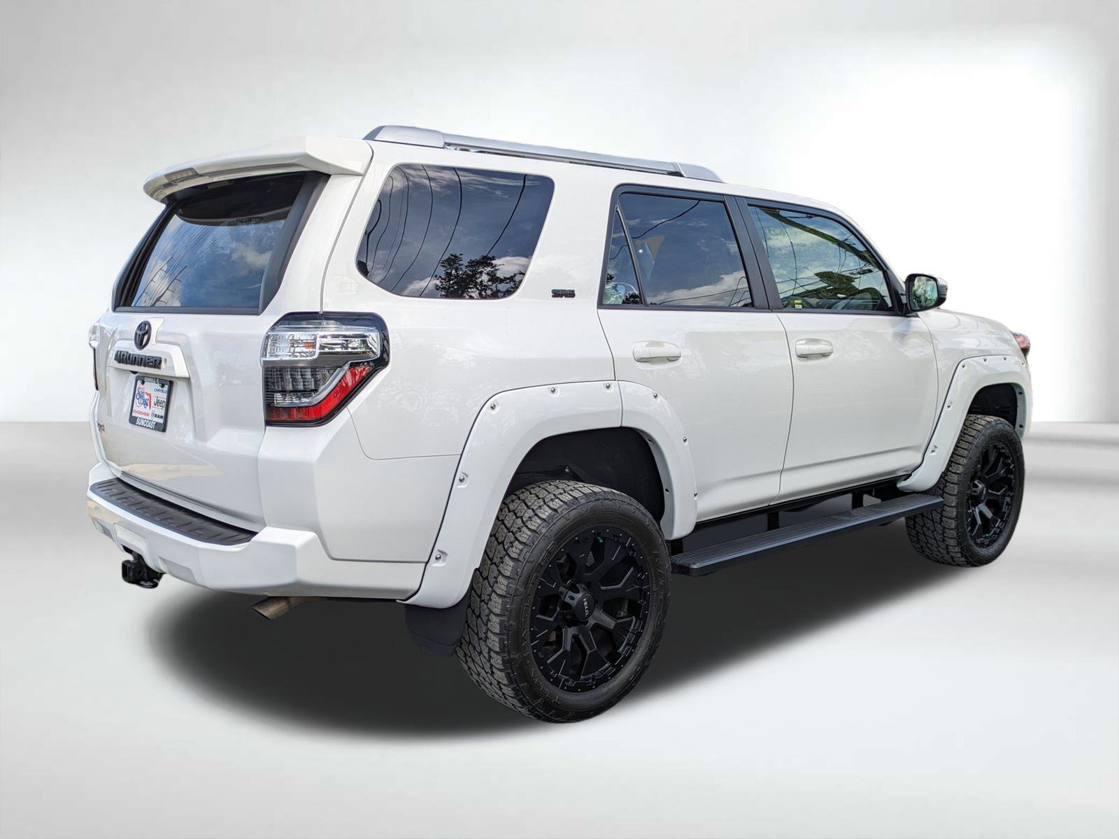 2018 Toyota 4Runner SR5 photo 3