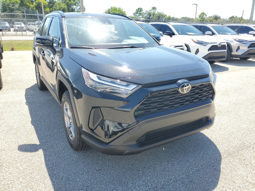 2025 Toyota RAV4 XLE photo 3