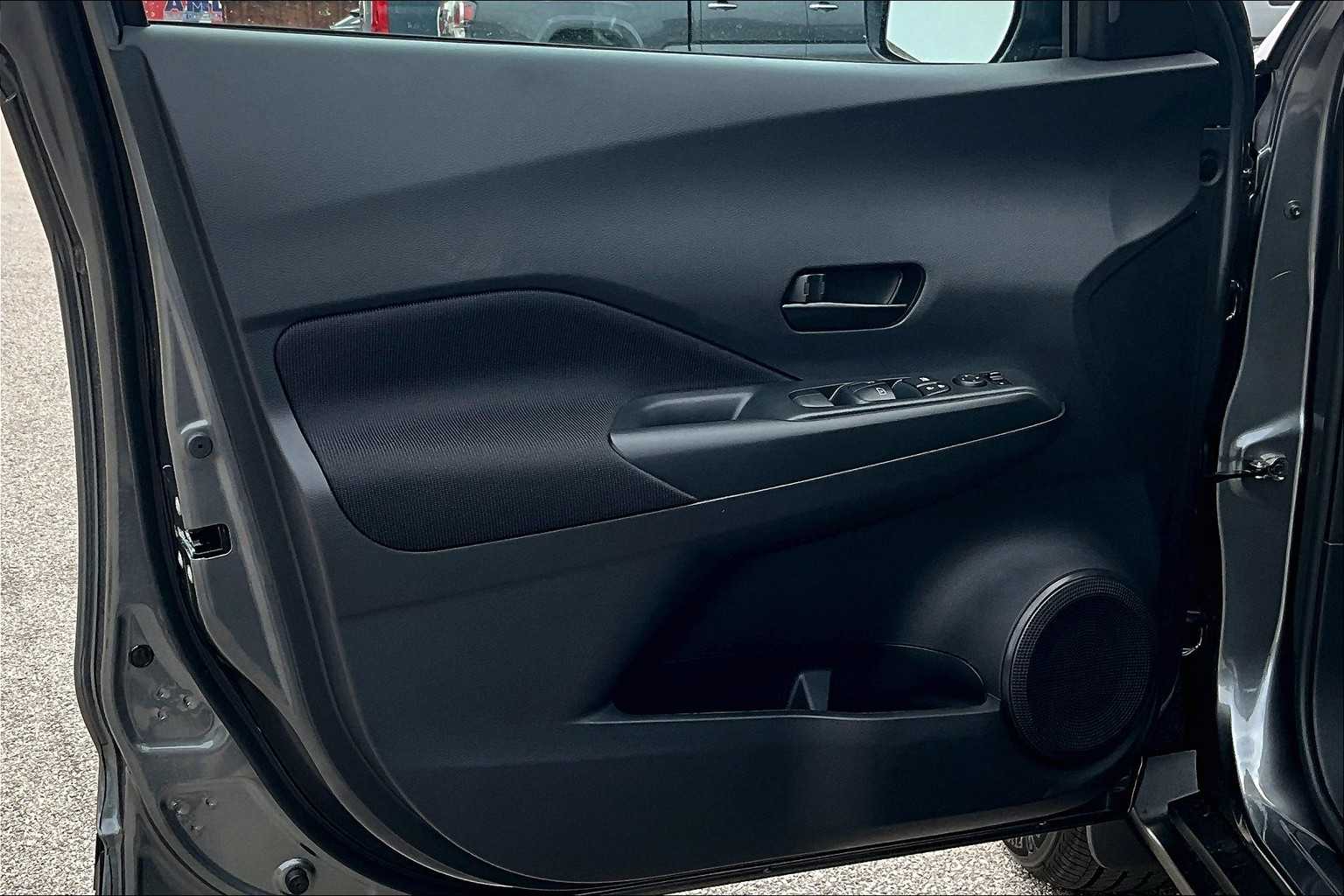 2025 Nissan Kicks Play S photo 13