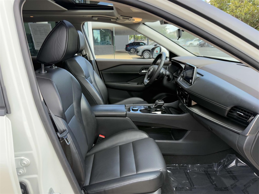 2023 Nissan Rogue SV photo 13