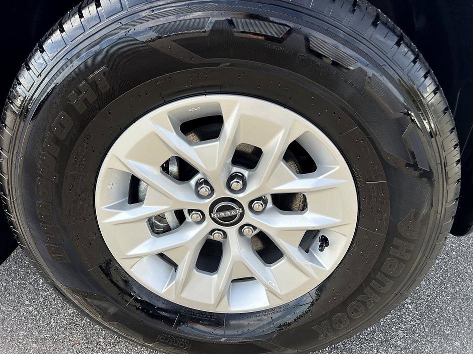 2024 Nissan Frontier SV photo 12