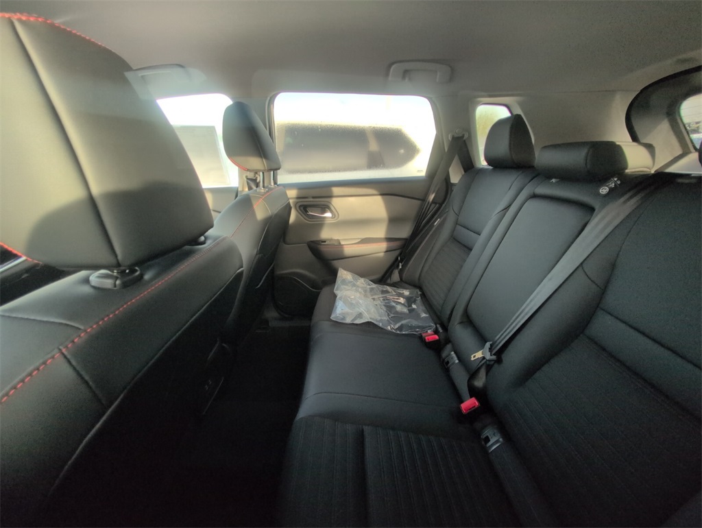 2026 Nissan Rogue SV photo 5