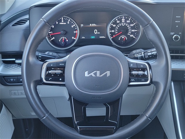 2024 Kia Carnival LX photo 26