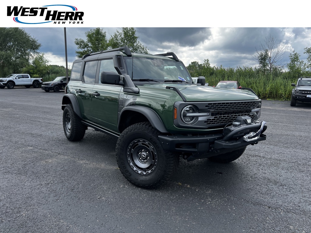 2024 Ford Bronco 4-Door Everglades's photo