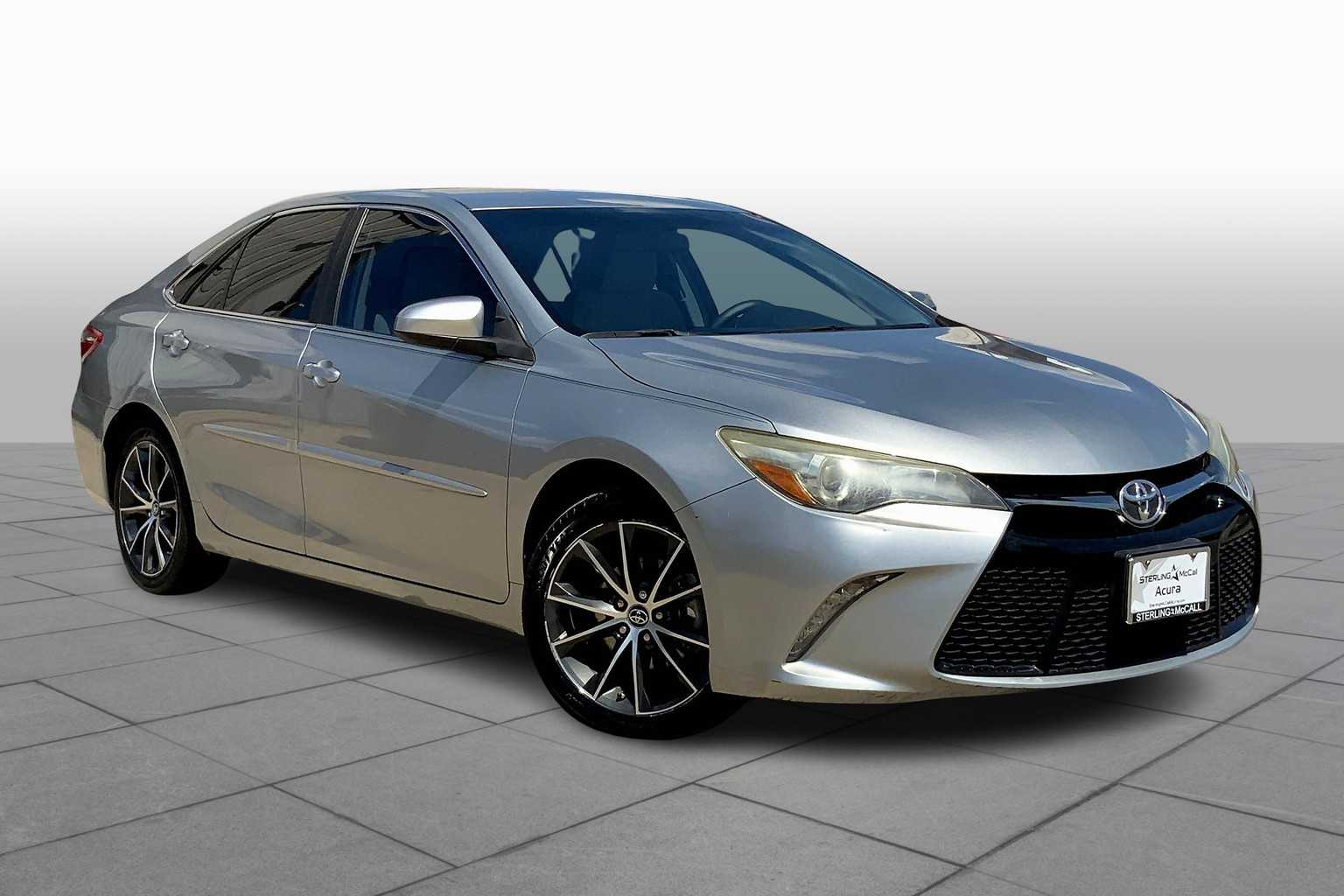 2017 Toyota Camry XSE photo 2