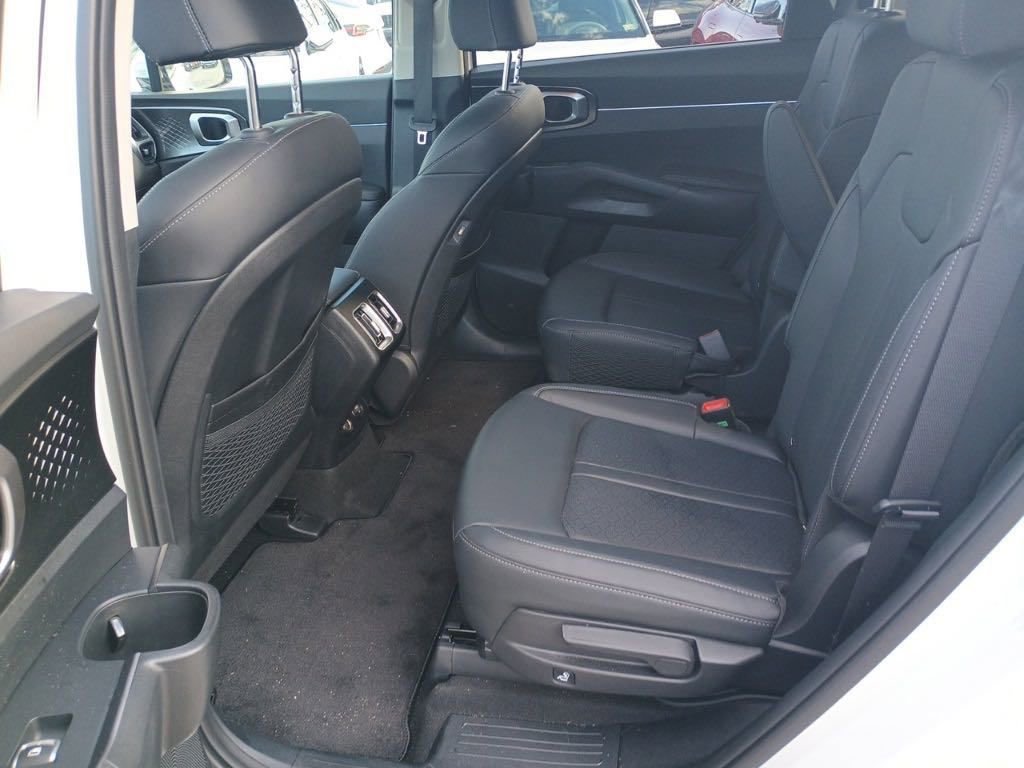 2023 Kia Sorento Hybrid EX photo 18
