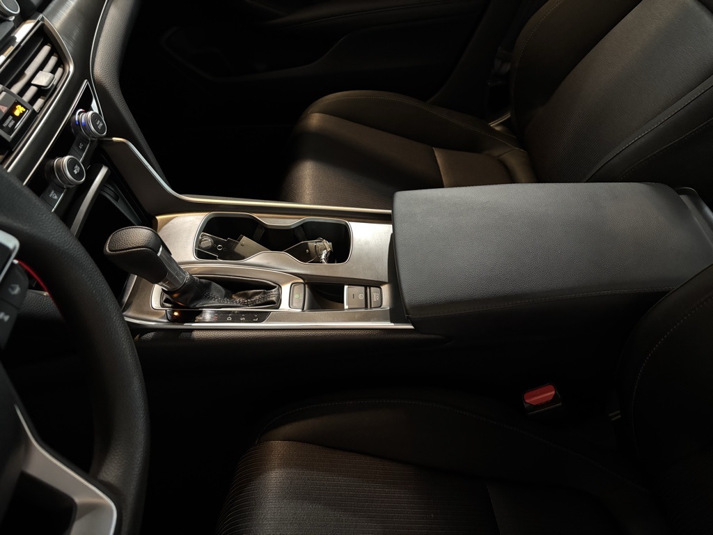 2019 Honda Accord LX photo 16