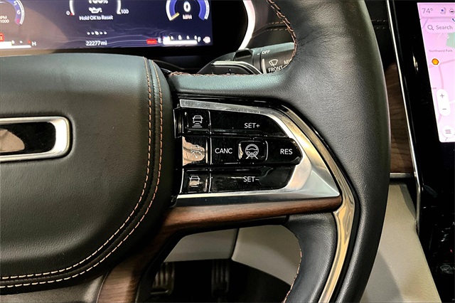 2022 Jeep Grand Cherokee Summit photo 10