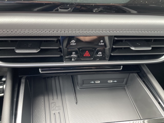 2025 Volkswagen Atlas SE Technology Peak Edition photo 16