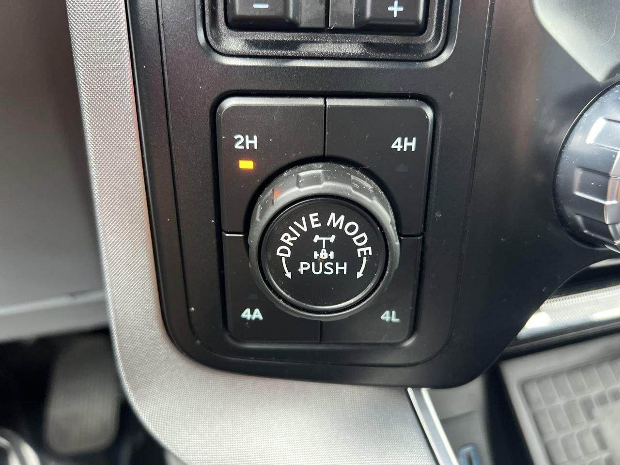 2022 Ford F-150 Limited photo 22