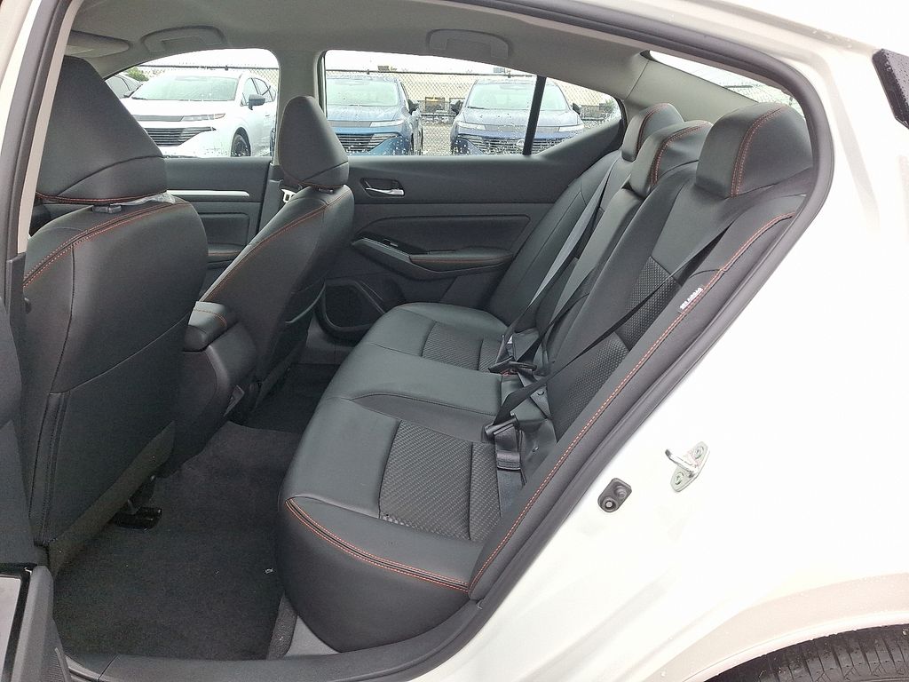 2025 Nissan Altima 2.5 SR photo 4