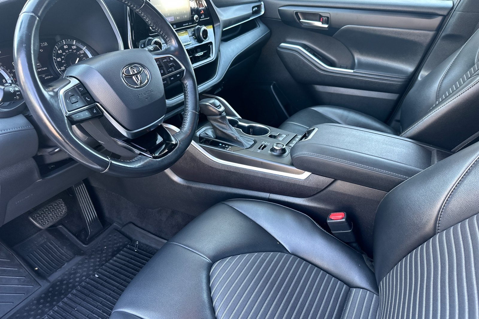 2021 Toyota Highlander XSE photo 10