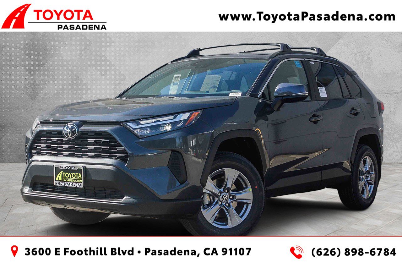 2025 Toyota RAV4 XLE's photo