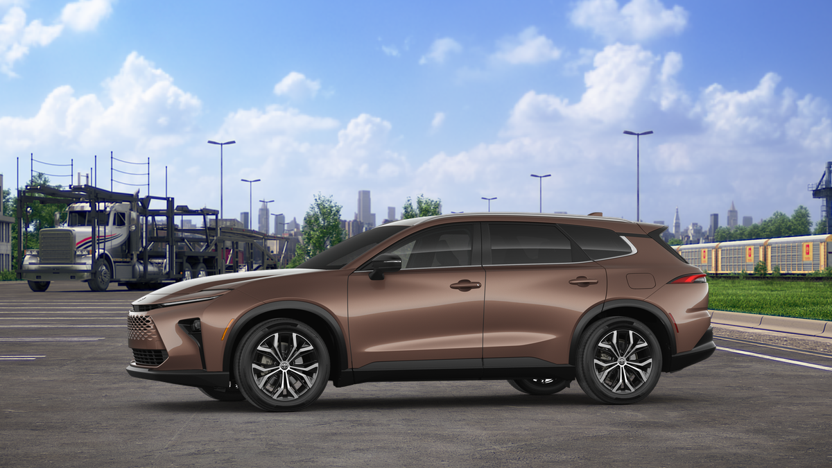 2025 Toyota Crown Signia XLE photo 2