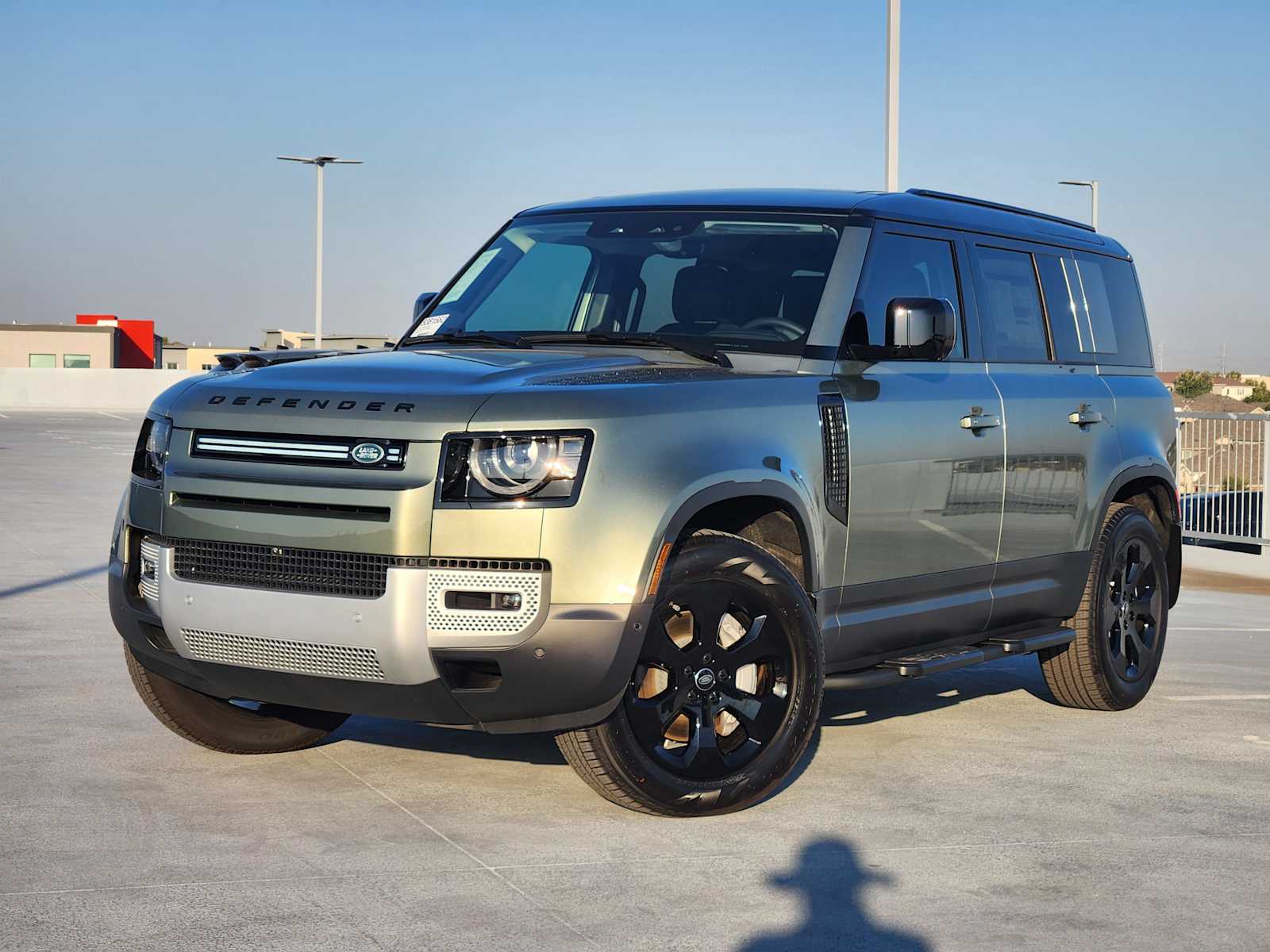 2025 Land Rover Defender S's photo