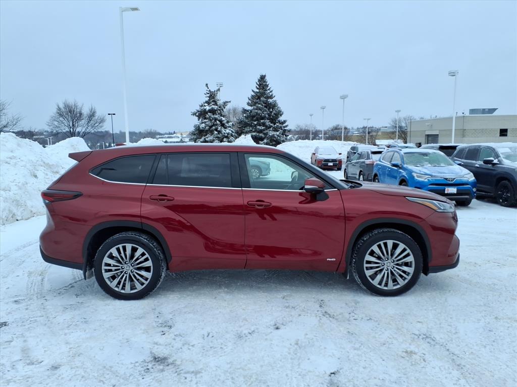 Used 2024 Toyota Highlander Platinum with VIN 5TDEBRCH9RS643477 for sale in Burnsville, Minnesota