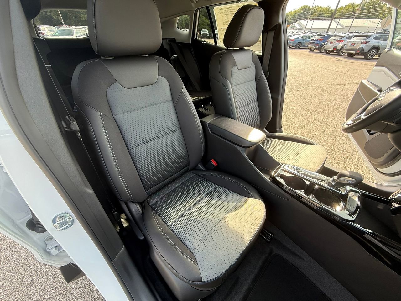2025 Chevrolet Trax LT photo 27