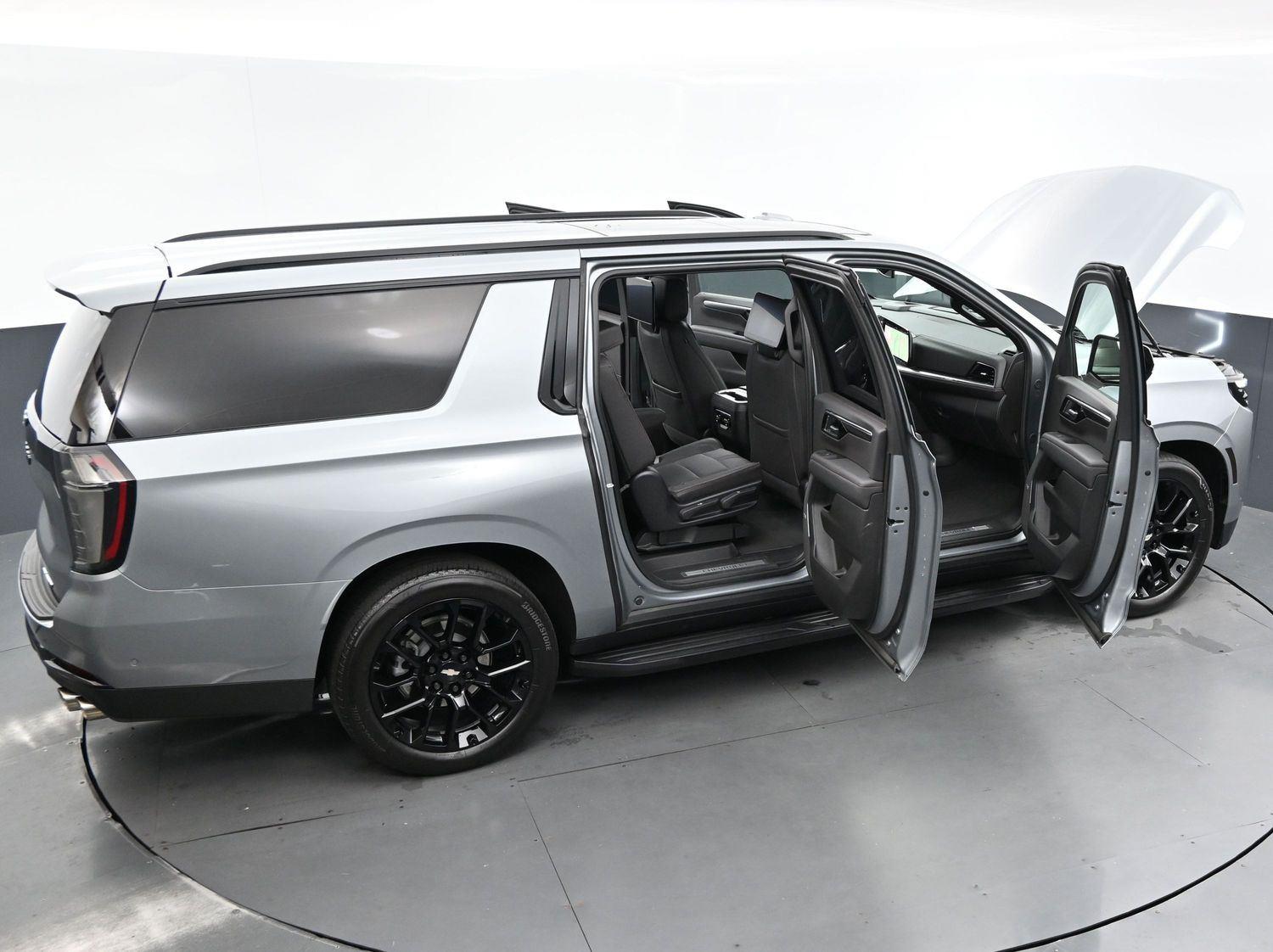 2025 Chevrolet Suburban RST photo 42