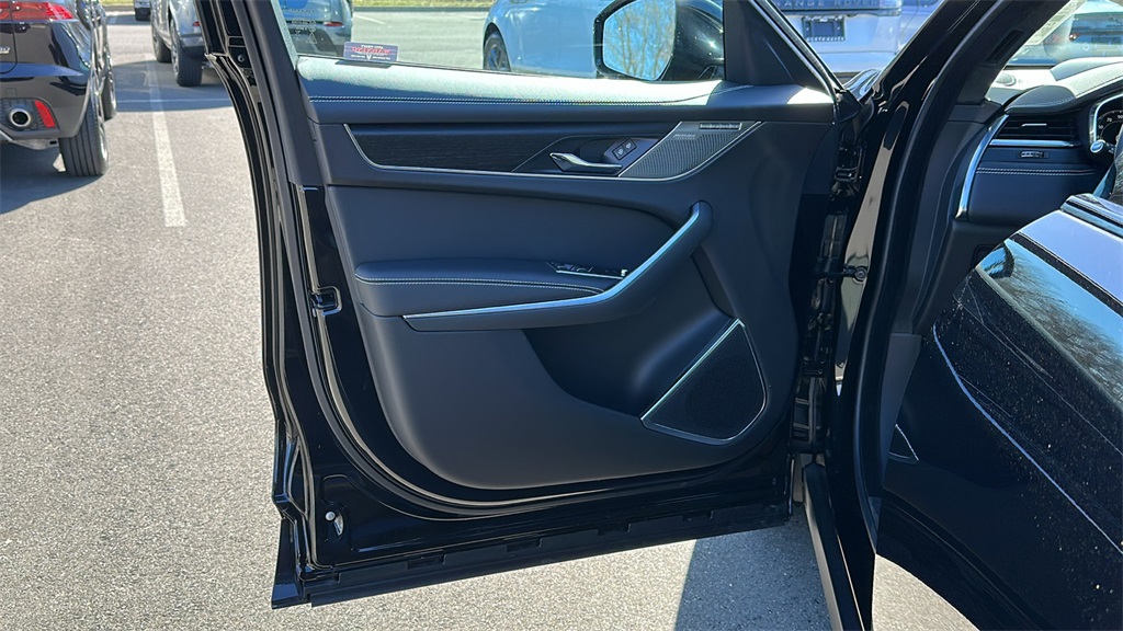 2026 Jaguar F-PACE P250 R-Dynamic S photo 9