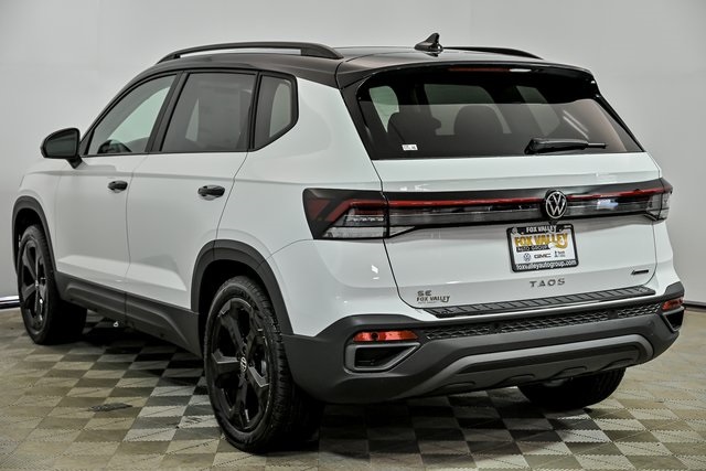 2025 Volkswagen Taos SE photo 3