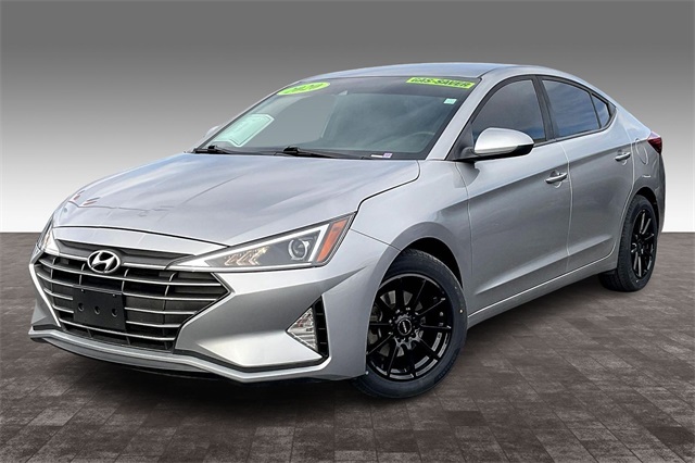 2020 Hyundai Elantra SE's photo
