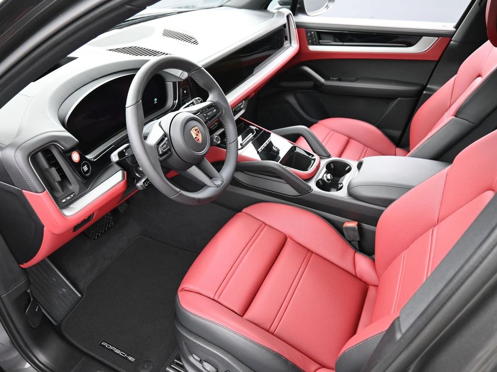 2025 Porsche Cayenne photo 2