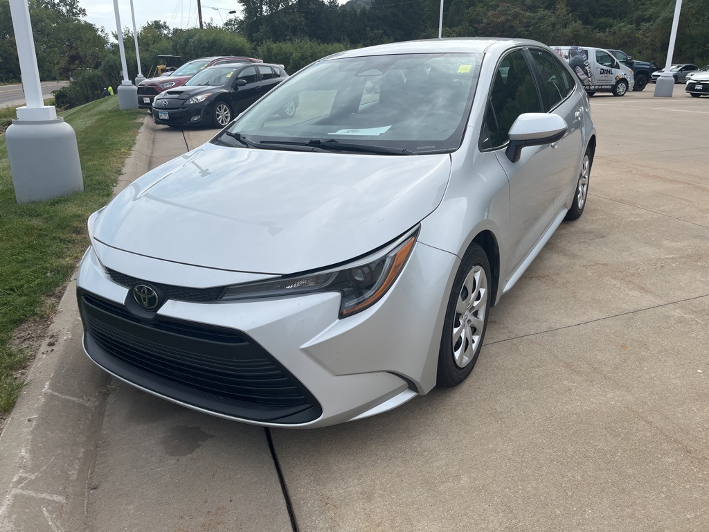 2023 Toyota Corolla LE photo 3