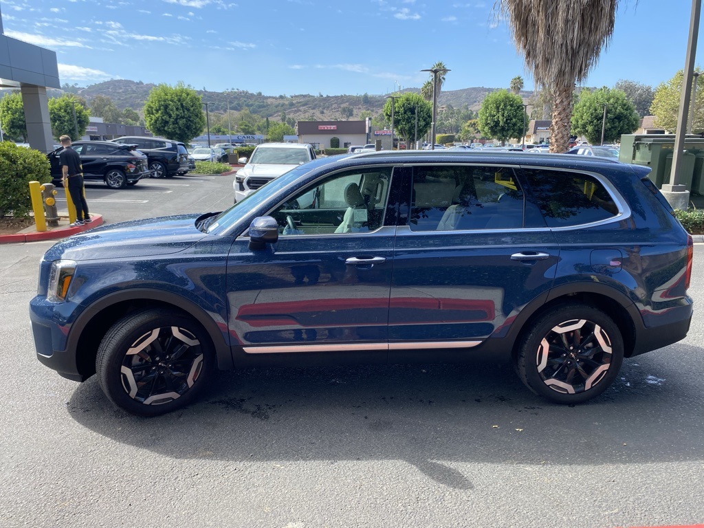 2025 Kia Telluride S photo 4