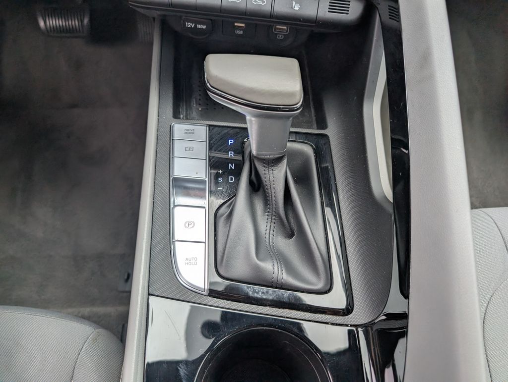 2022 Hyundai Elantra SEL photo 19