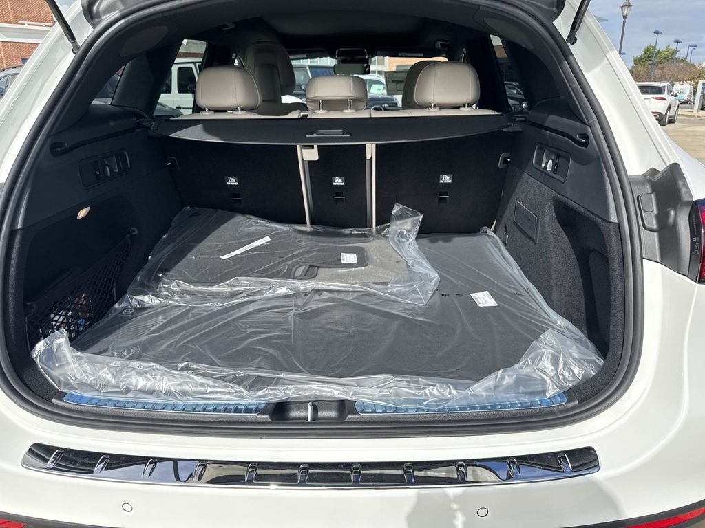 2026 Mercedes Benz GLC 300 4MATIC photo 4