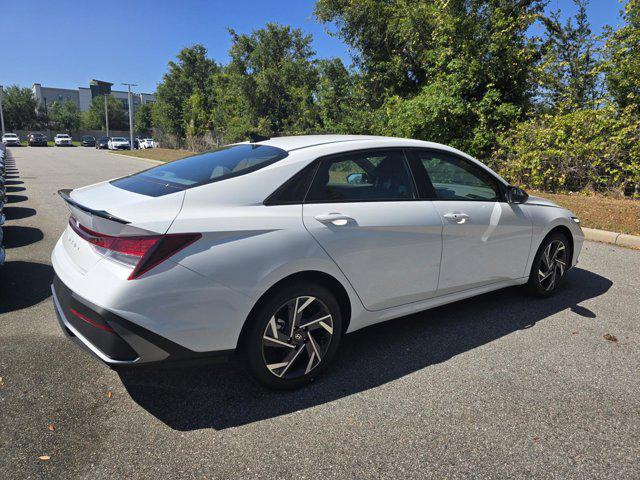 2025 Hyundai Elantra SEL Sport photo 3