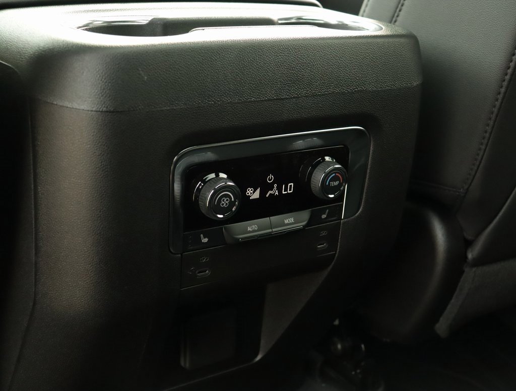 2025 Chevrolet Suburban LT photo 30