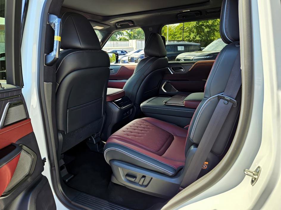 2026 Infiniti QX80 photo 7