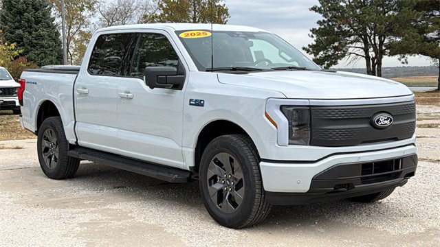 2025 Ford F-150 Lightning Flash's photo