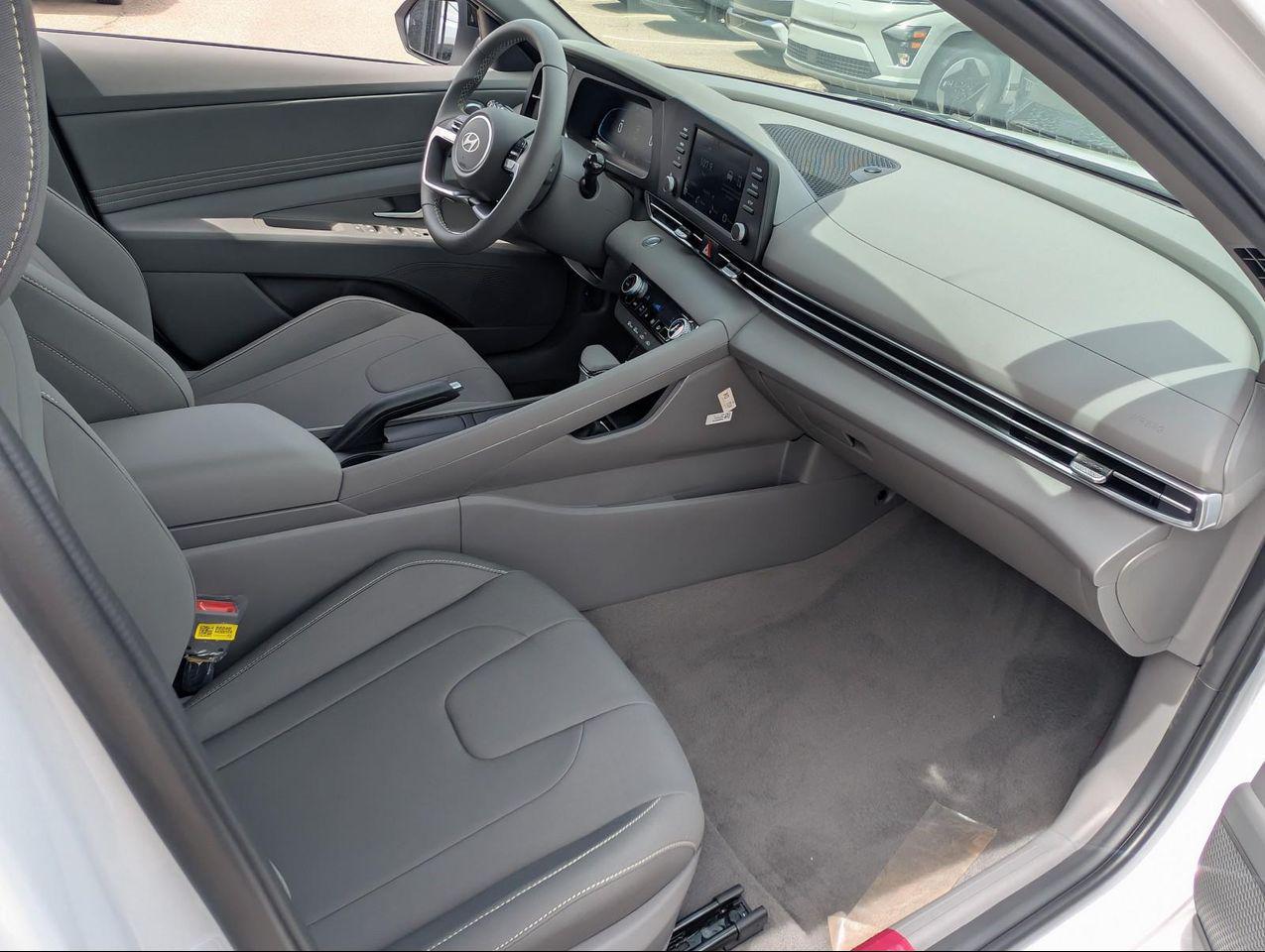 2025 Hyundai Elantra SEL Sport photo 23