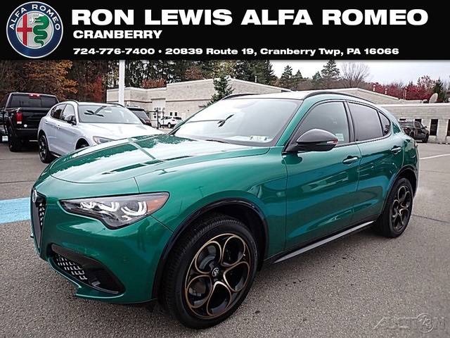 2025 Alfa Romeo Stelvio Intensa's photo