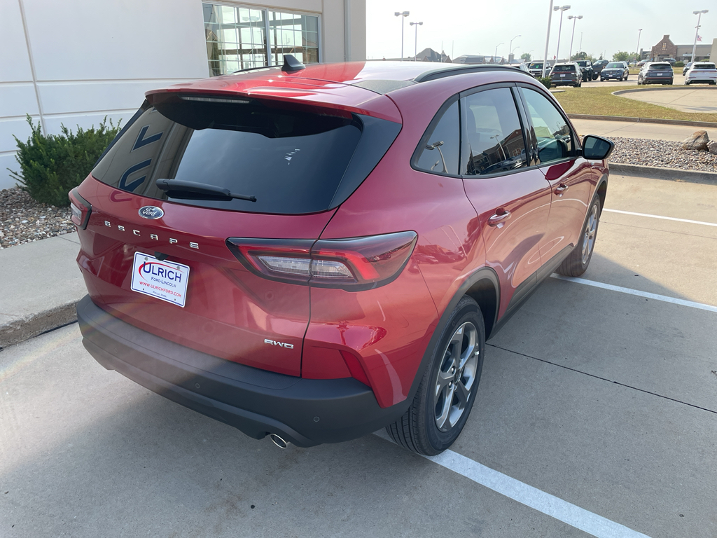 2025 Ford Escape ST-Line photo 8