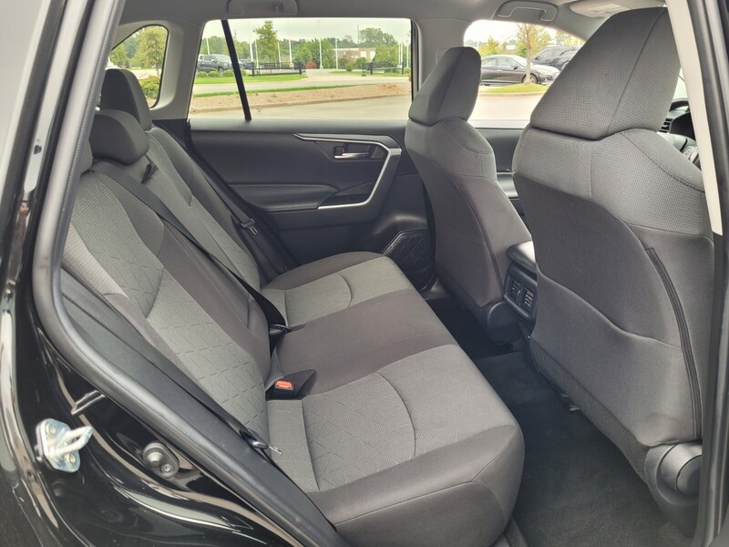 2022 Toyota RAV4 XLE photo 11