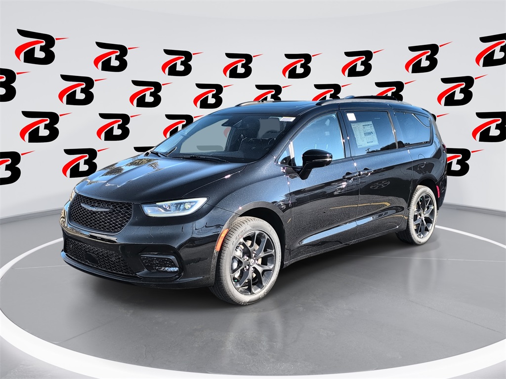2026 Chrysler Pacifica Select's photo
