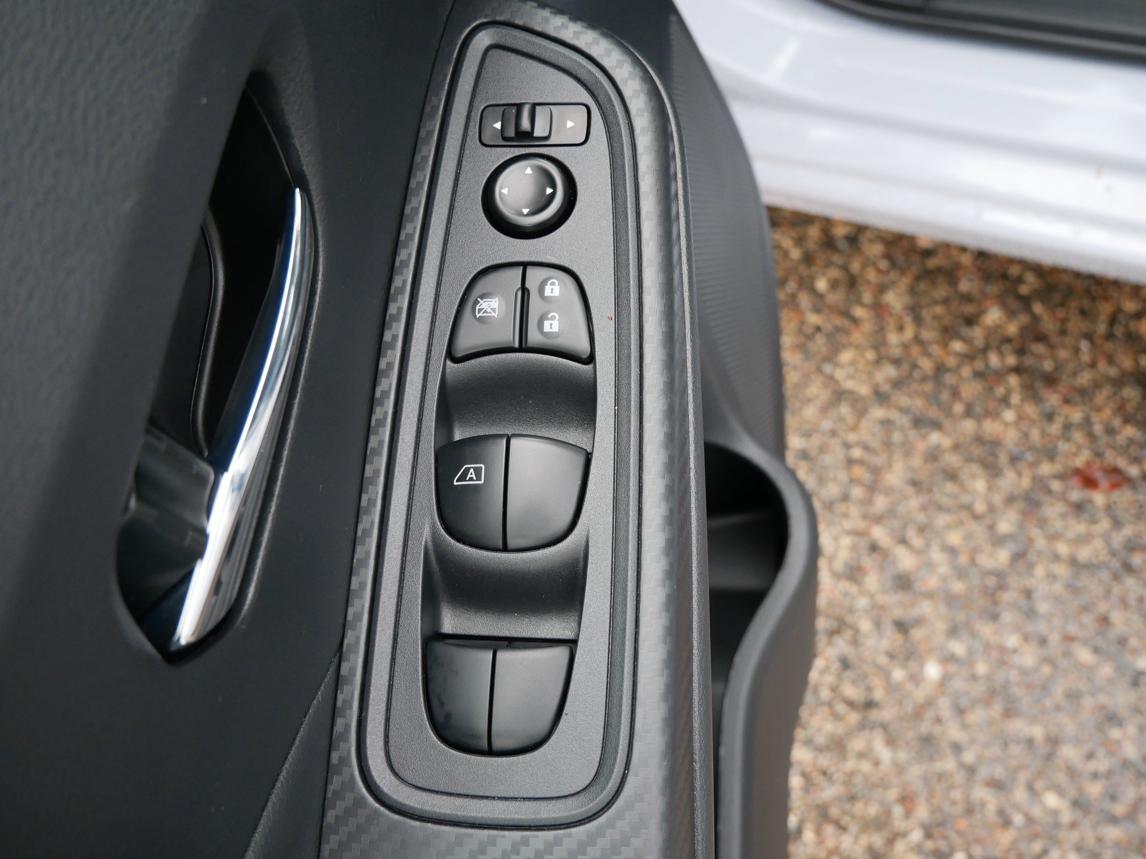2024 Nissan Versa SV photo 16