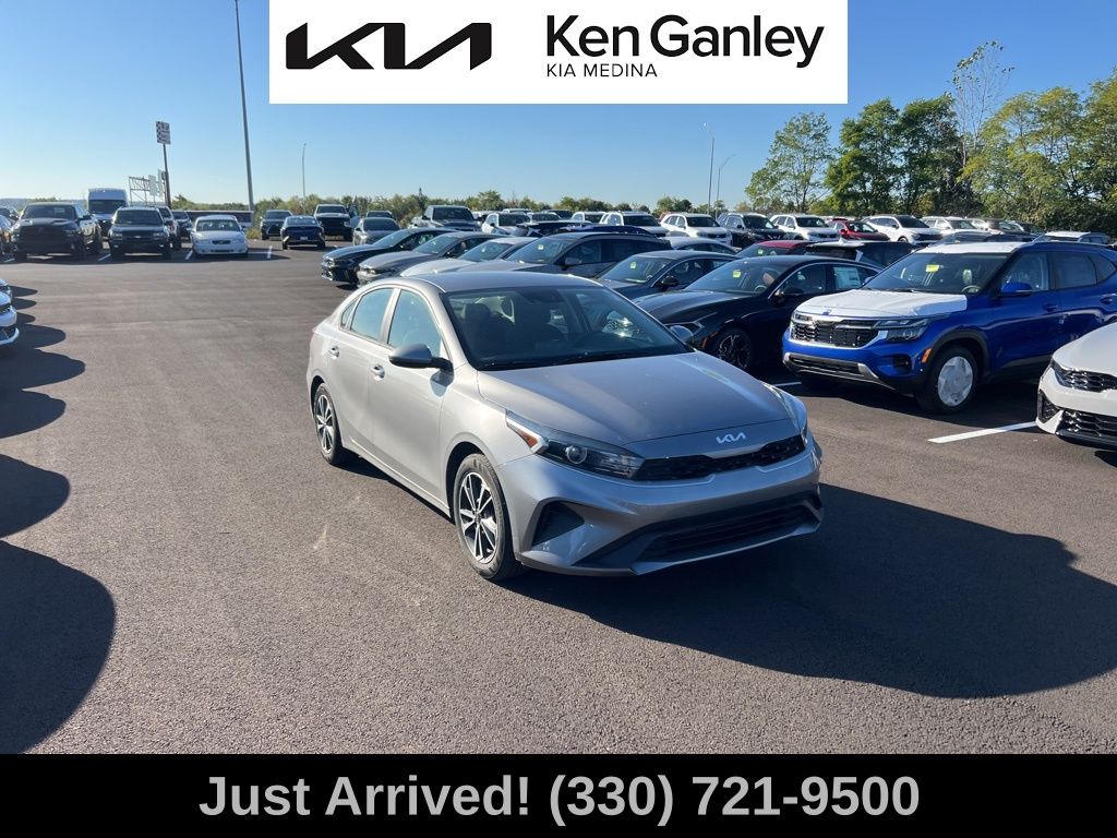 2023 Kia Forte LXS photo 3