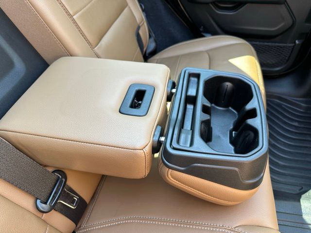 2020 Jeep Wrangler Unlimited Sahara photo 33