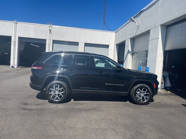 2025 Jeep Grand Cherokee Limited photo 7