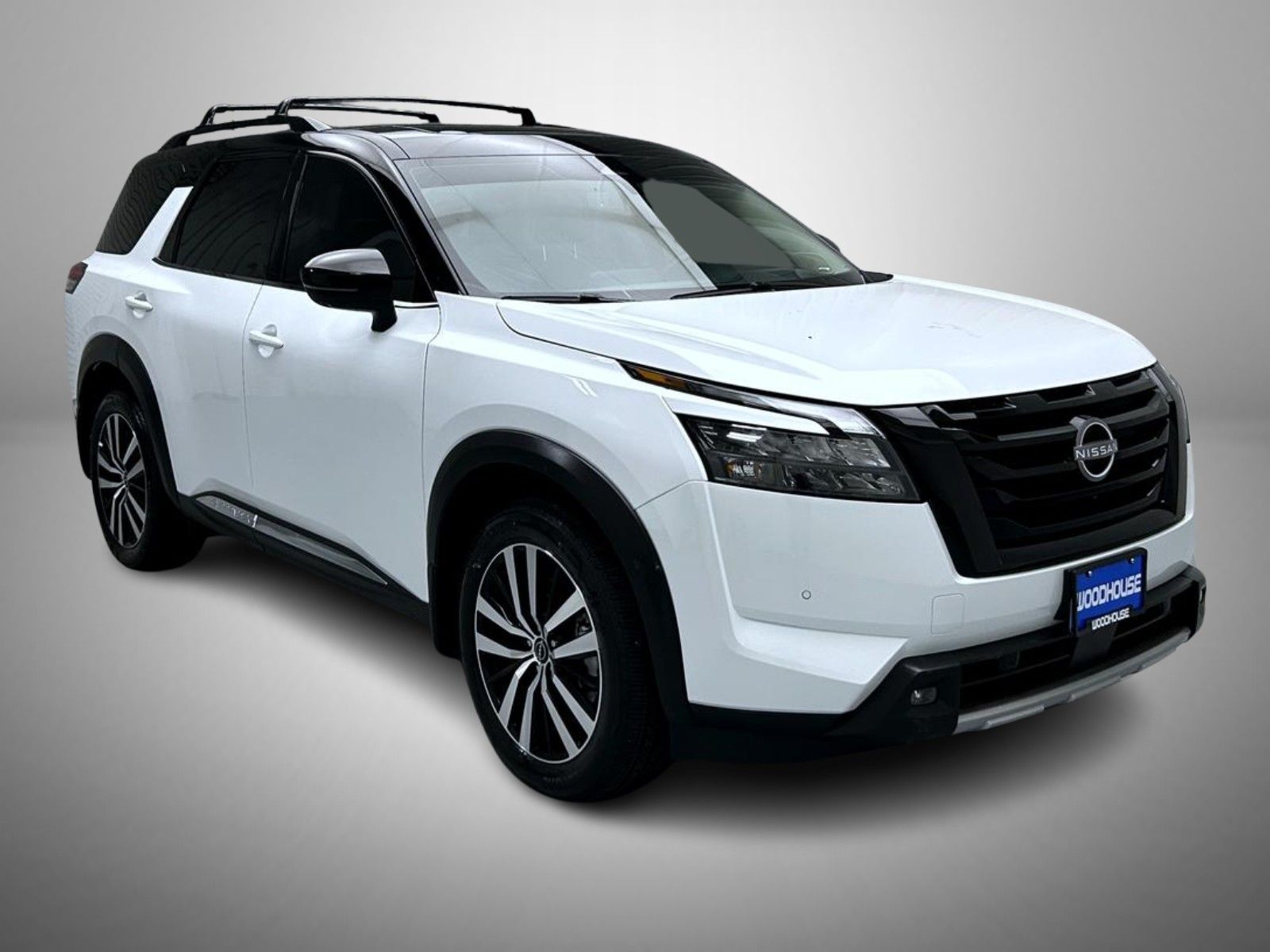 2025 Nissan Pathfinder Platinum photo 3
