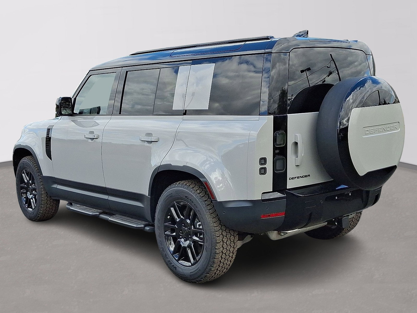 2026 Land Rover Defender 110 S photo 4