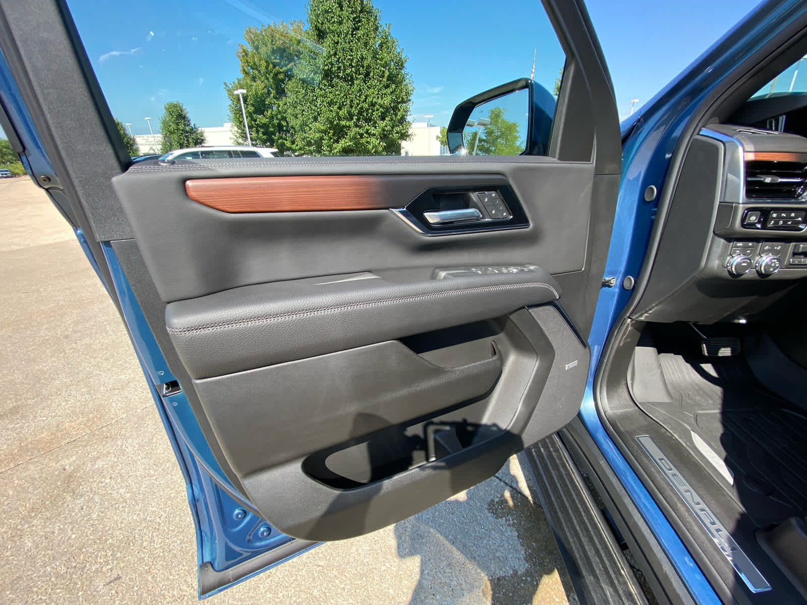 2025 Gmc Yukon Denali photo 9